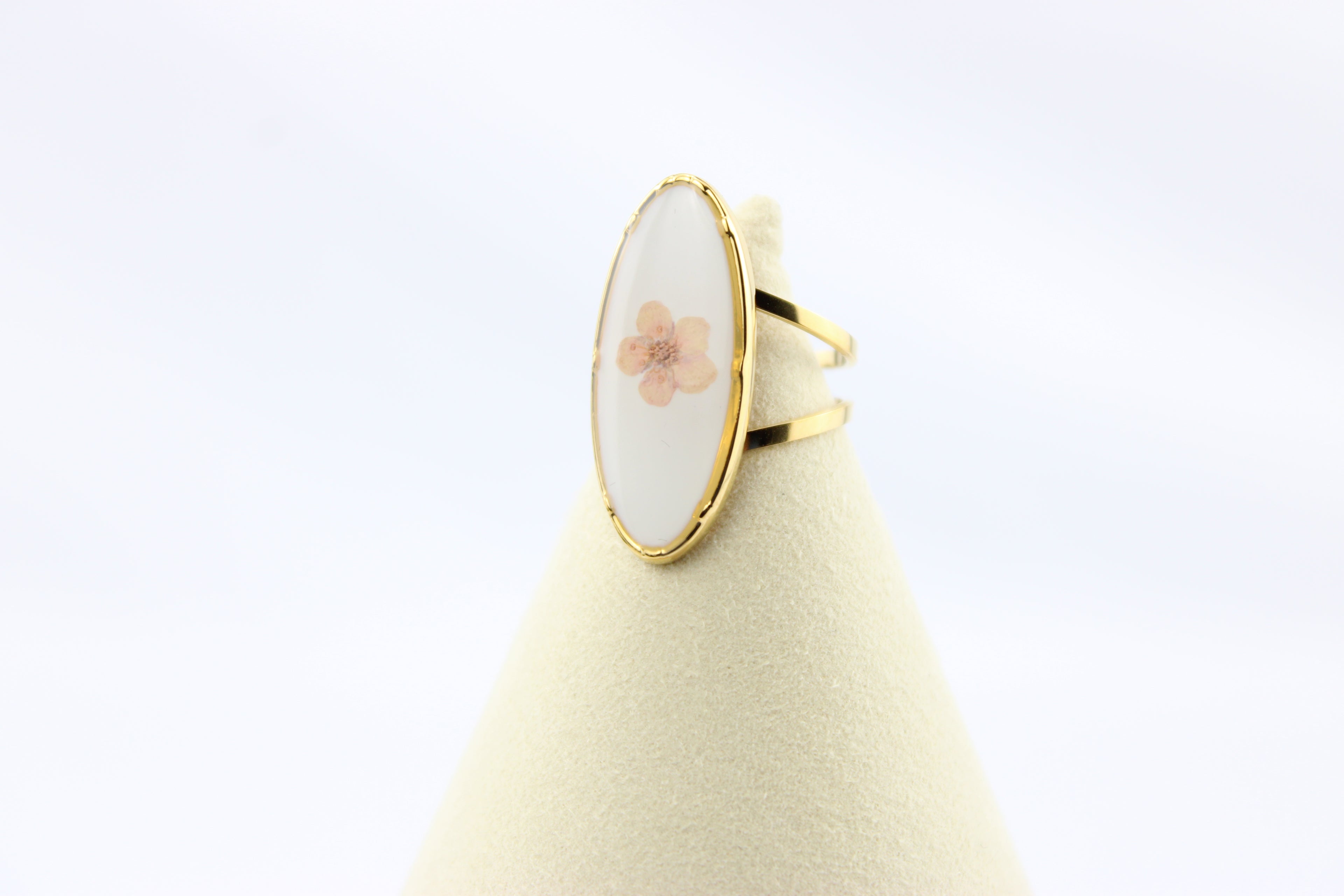 Golden Bloom Oval Ring